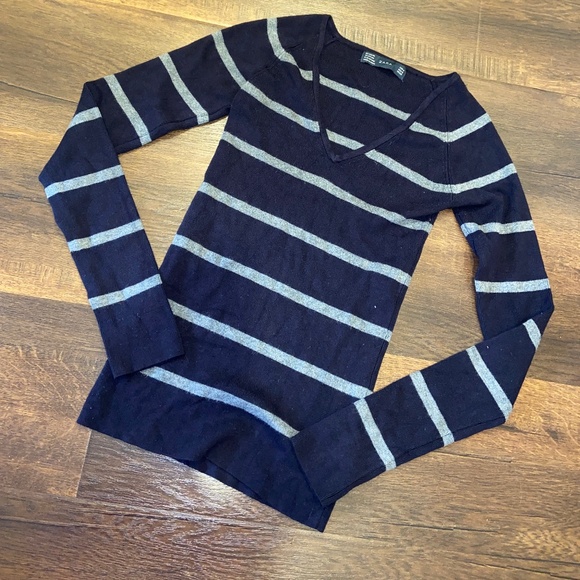 ZARA BLACK & GRAY STRIPED KNIT SWEATER SZ M RAYON NYLON ELASTANE PREPPY - Picture 1 of 7